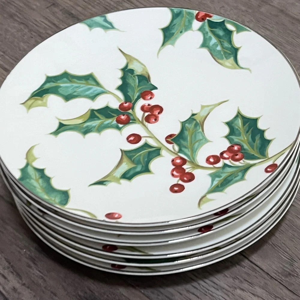 Restoration Hardware Set of 6 Lunch Plates EUC Christmas Holly Berry Desserts